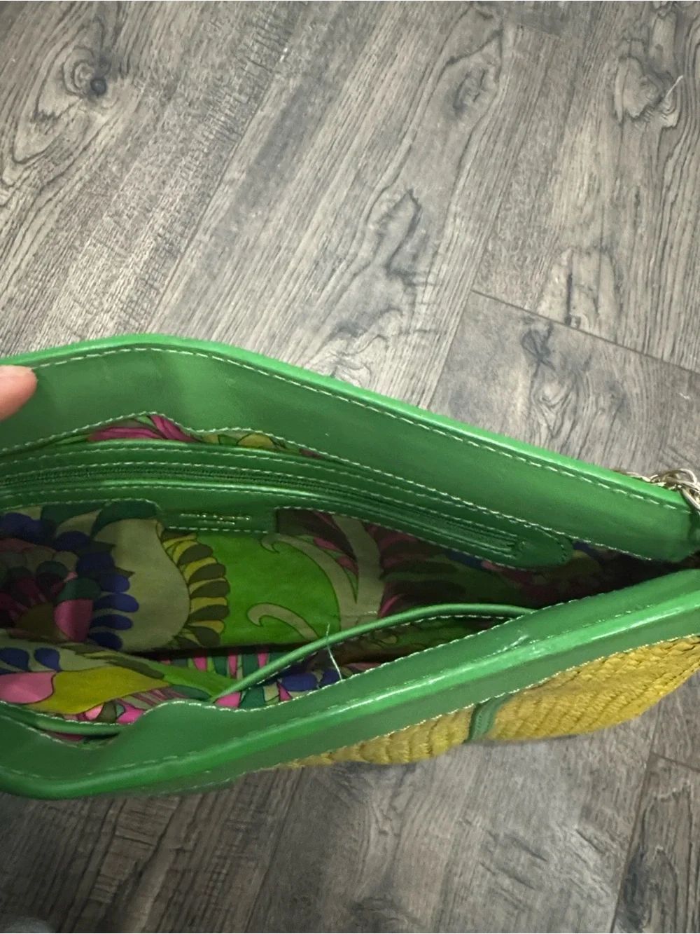 NWOT kate spade Yellow Straw Shoulder Bag with Green Trim & Gold Chain